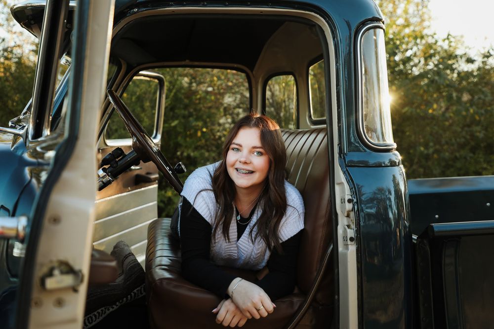 senior girl photo vintage truck