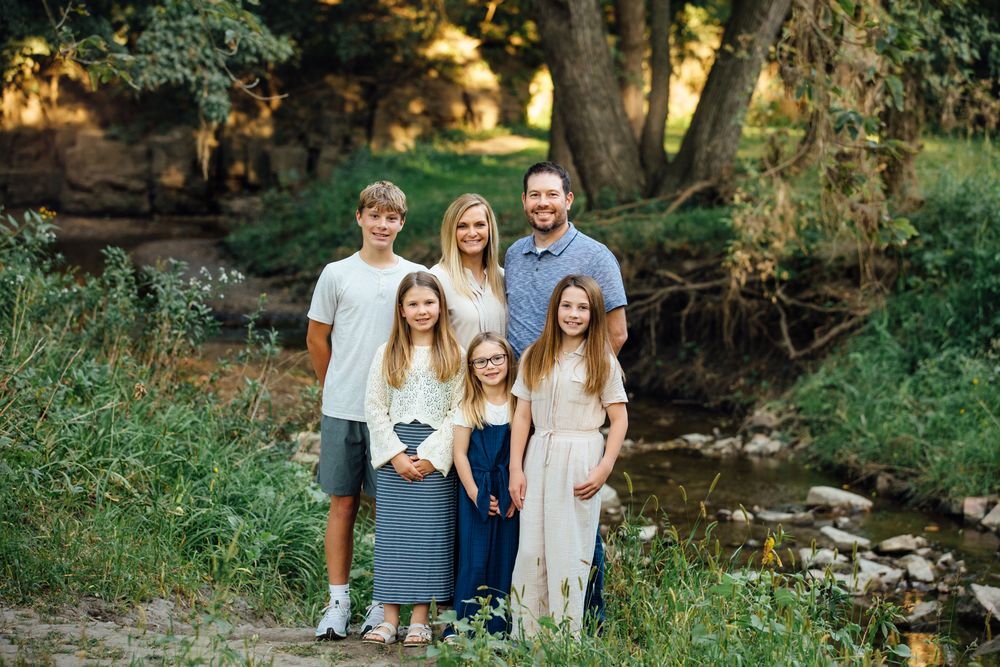 Sioux Falls Family Portraits, photographer Sioux Falls, South Dakota families, Family portraits outdoor session Sioux Falls, SD, Minnesota