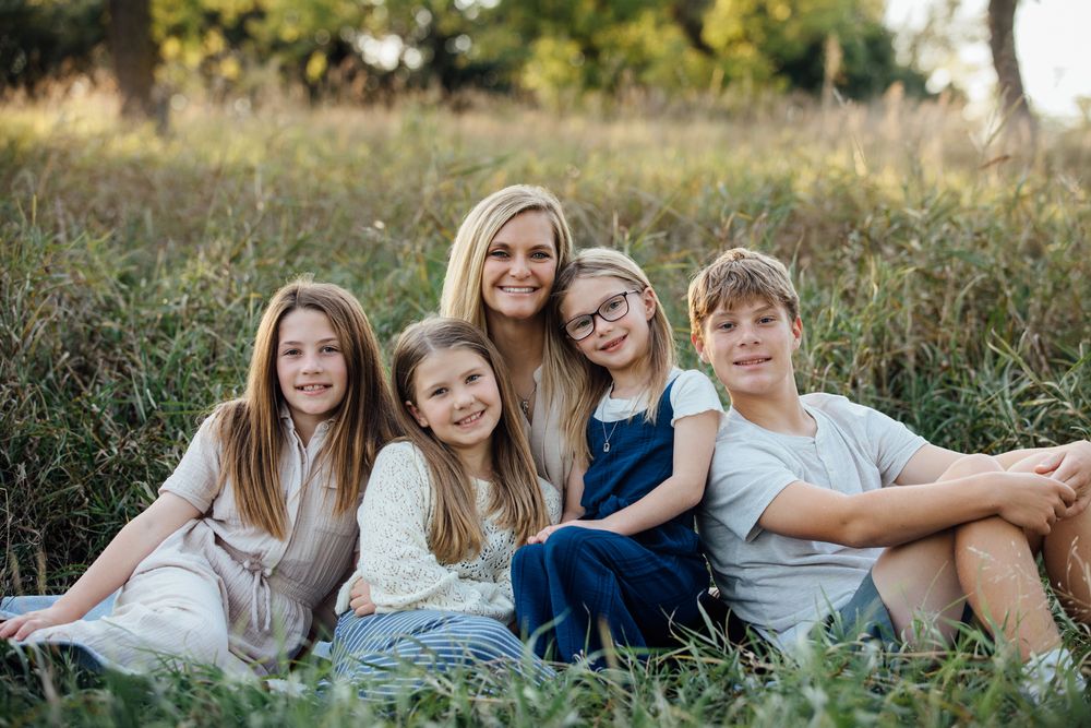 Sioux Falls Family Portraits, photographer Sioux Falls, South Dakota families, Family portraits outdoor session Sioux Falls, SD, Minnesota