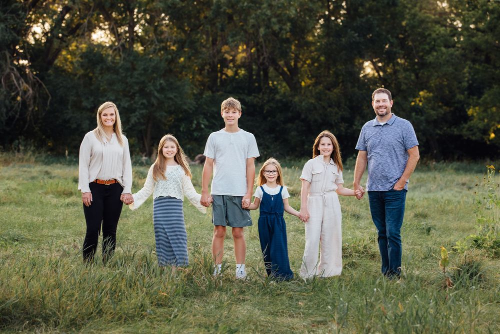 Sioux Falls Family Portraits, photographer Sioux Falls, South Dakota families, Family portraits outdoor session Sioux Falls, SD, Minnesota