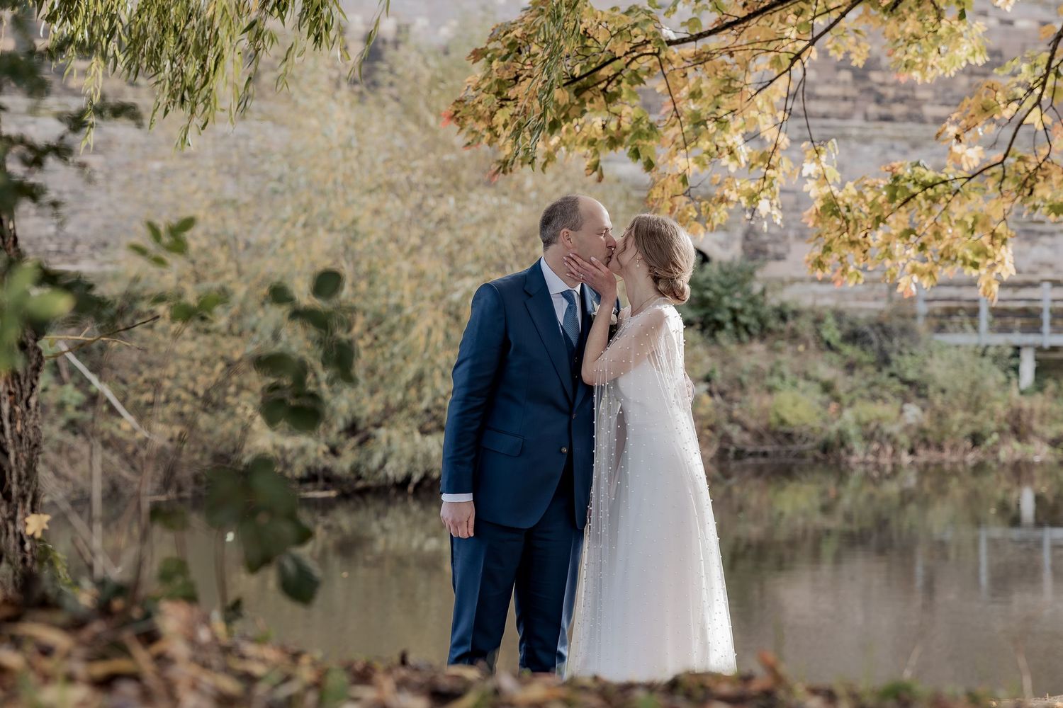 Natural couple photos near Gilstrap Registry Office.