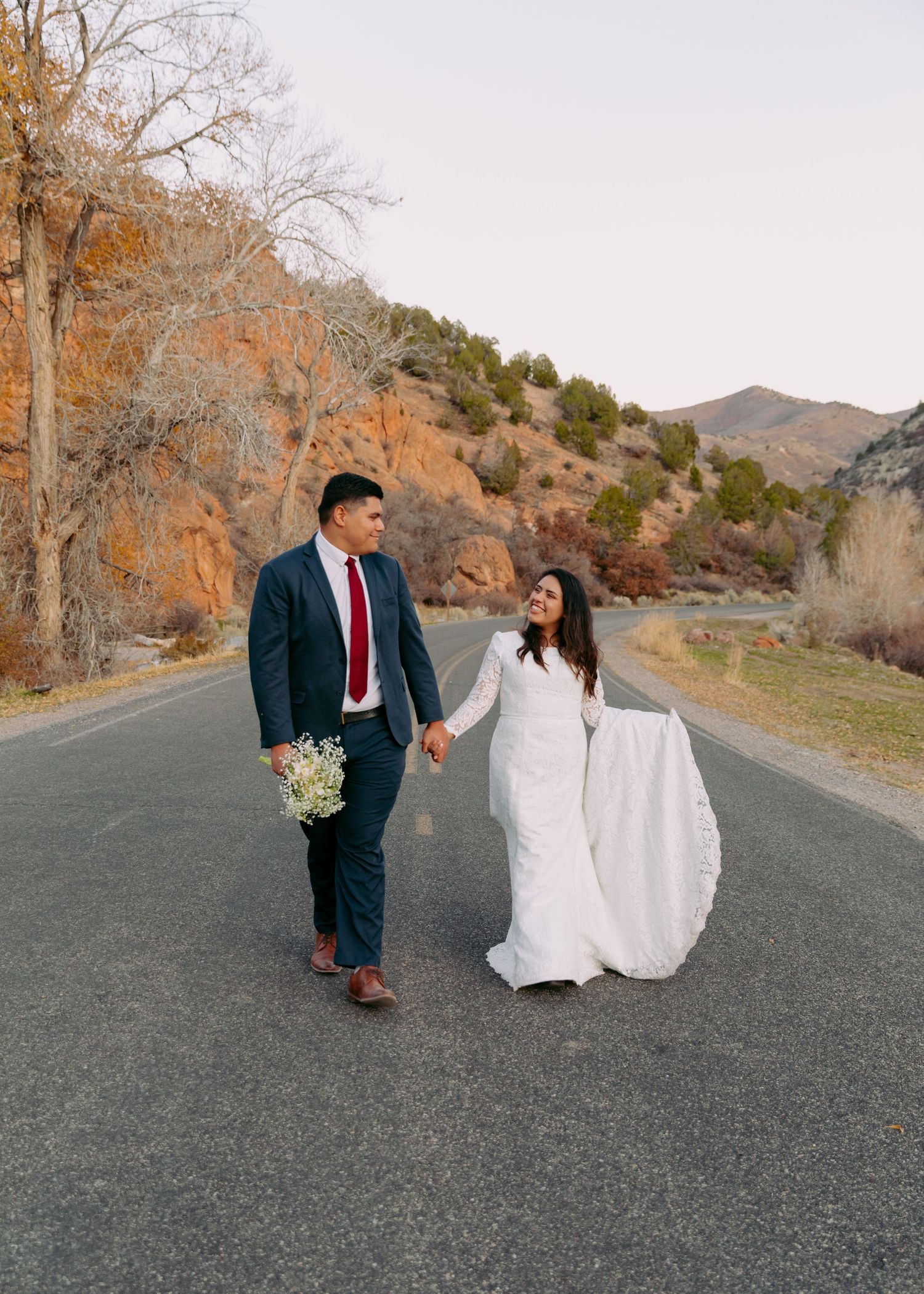Utah wedding photographer capturing Utah Red Rock Bridals