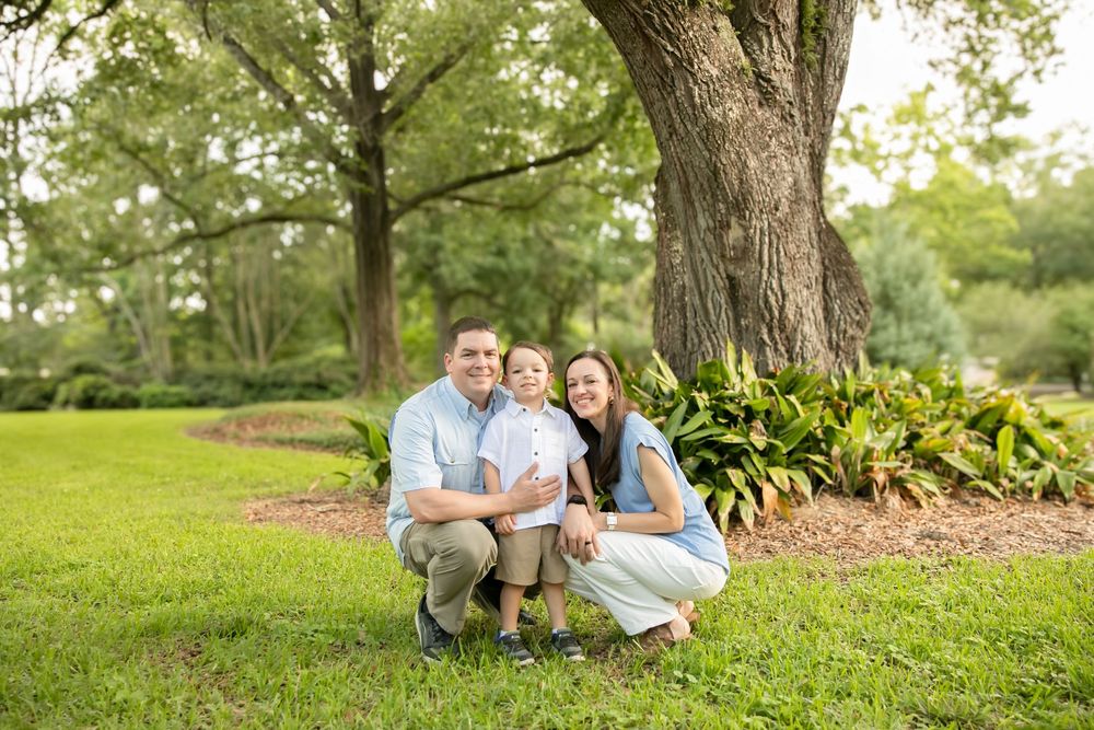 Extended family session taken at Cohn Arboretum in Central City, just outside of Baton Rouge.
