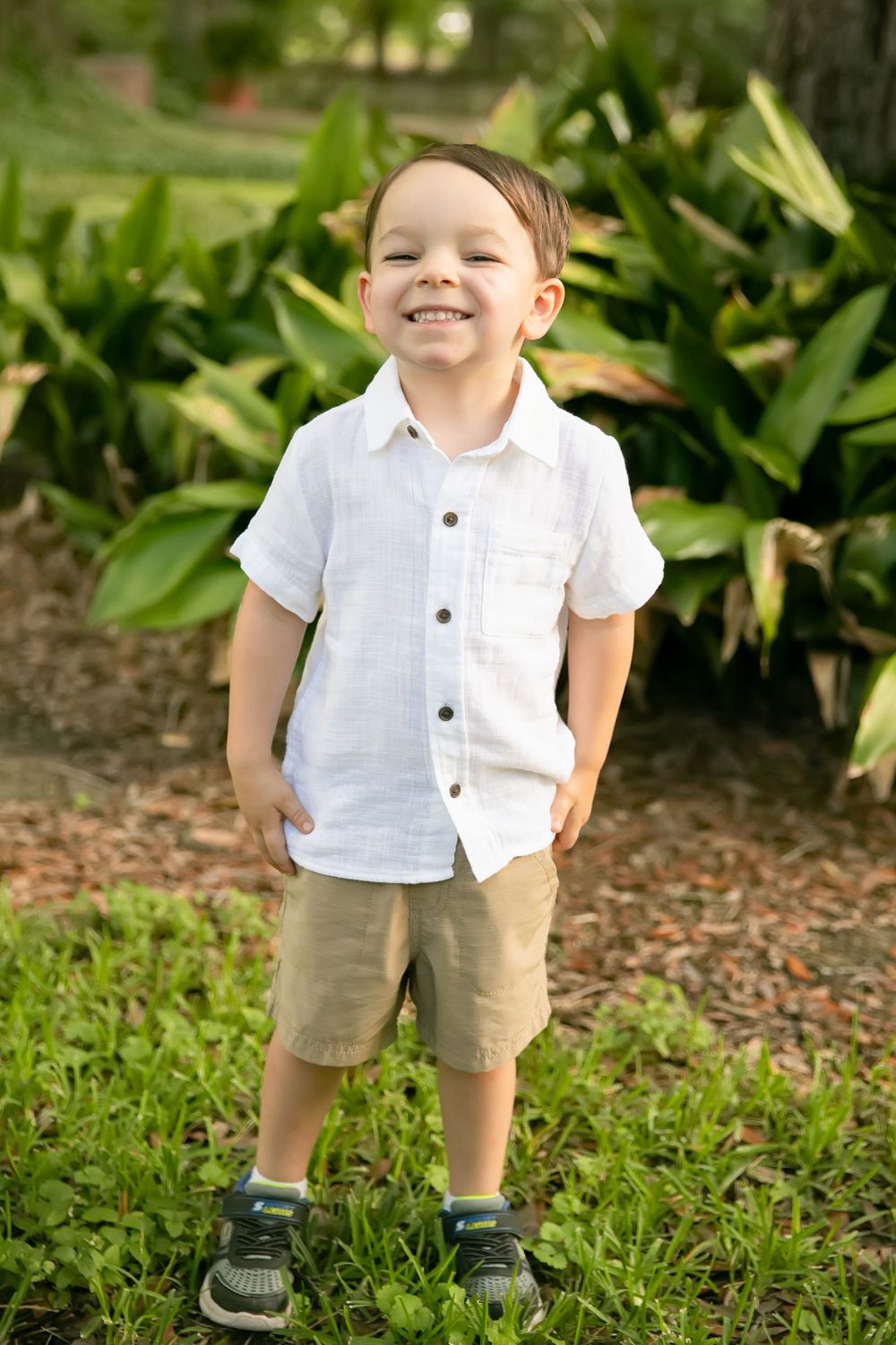 Extended family session taken at Cohn Arboretum in Central City, just outside of Baton Rouge.