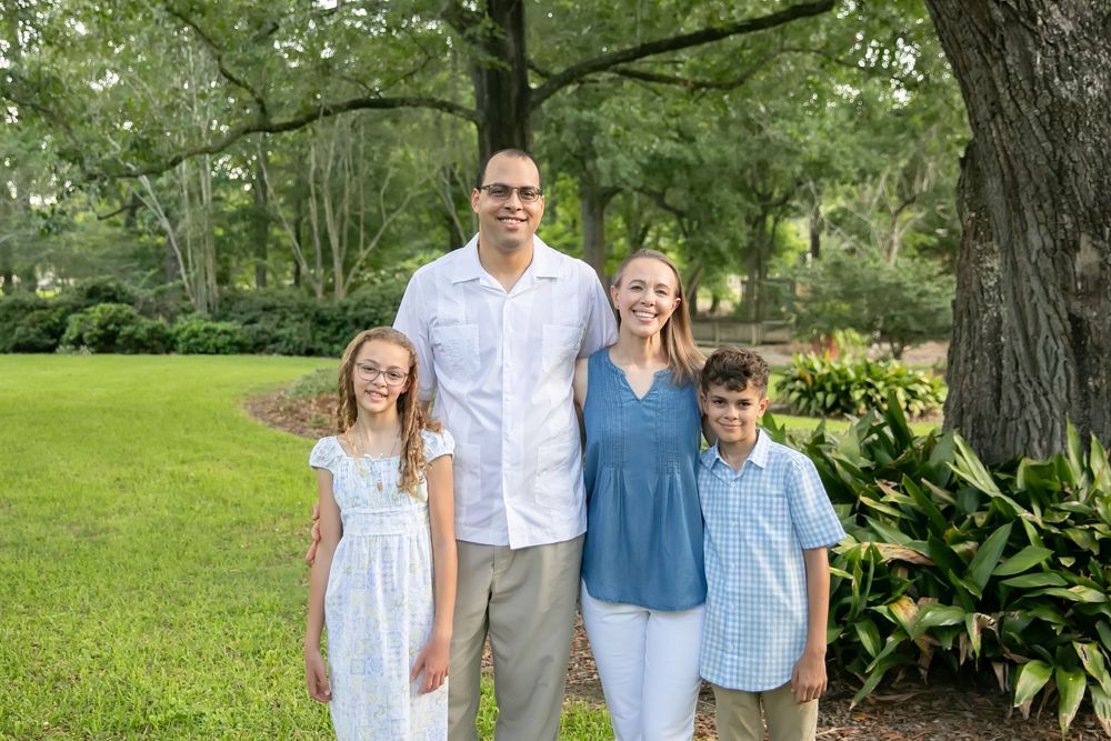 Extended family session taken at Cohn Arboretum in Central City, just outside of Baton Rouge.