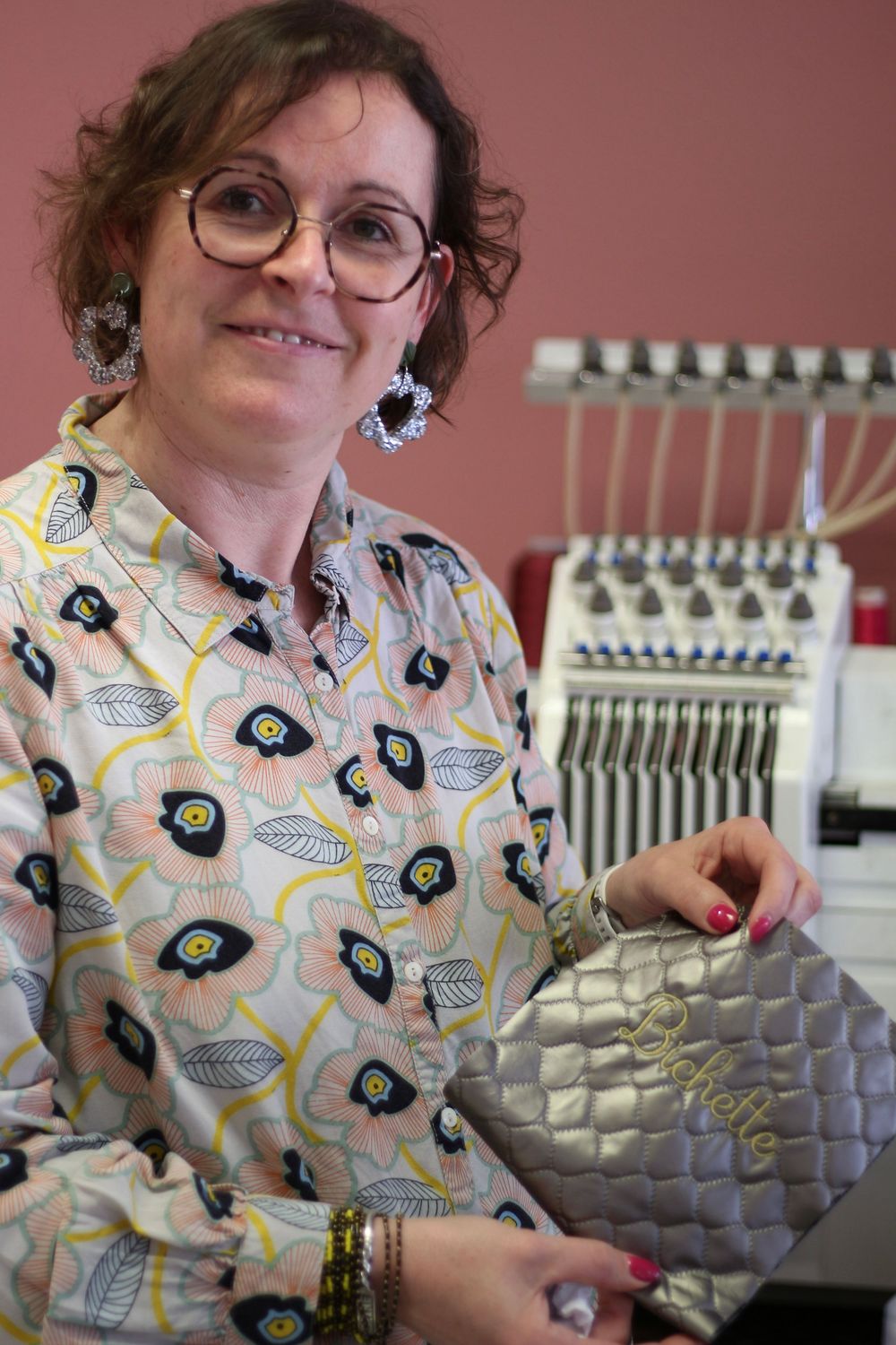 Portrait d'une artisane à Montfort-sur-Meu par Anaïs Chollet, photographe professionnelle en Ille-et-Vilaine.