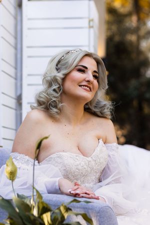 Bride portrait during wedding preparation in Gauteng with natural, relaxed style and soft outdoor light