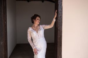 Bride portrait during wedding preparation in Gauteng with natural, relaxed style