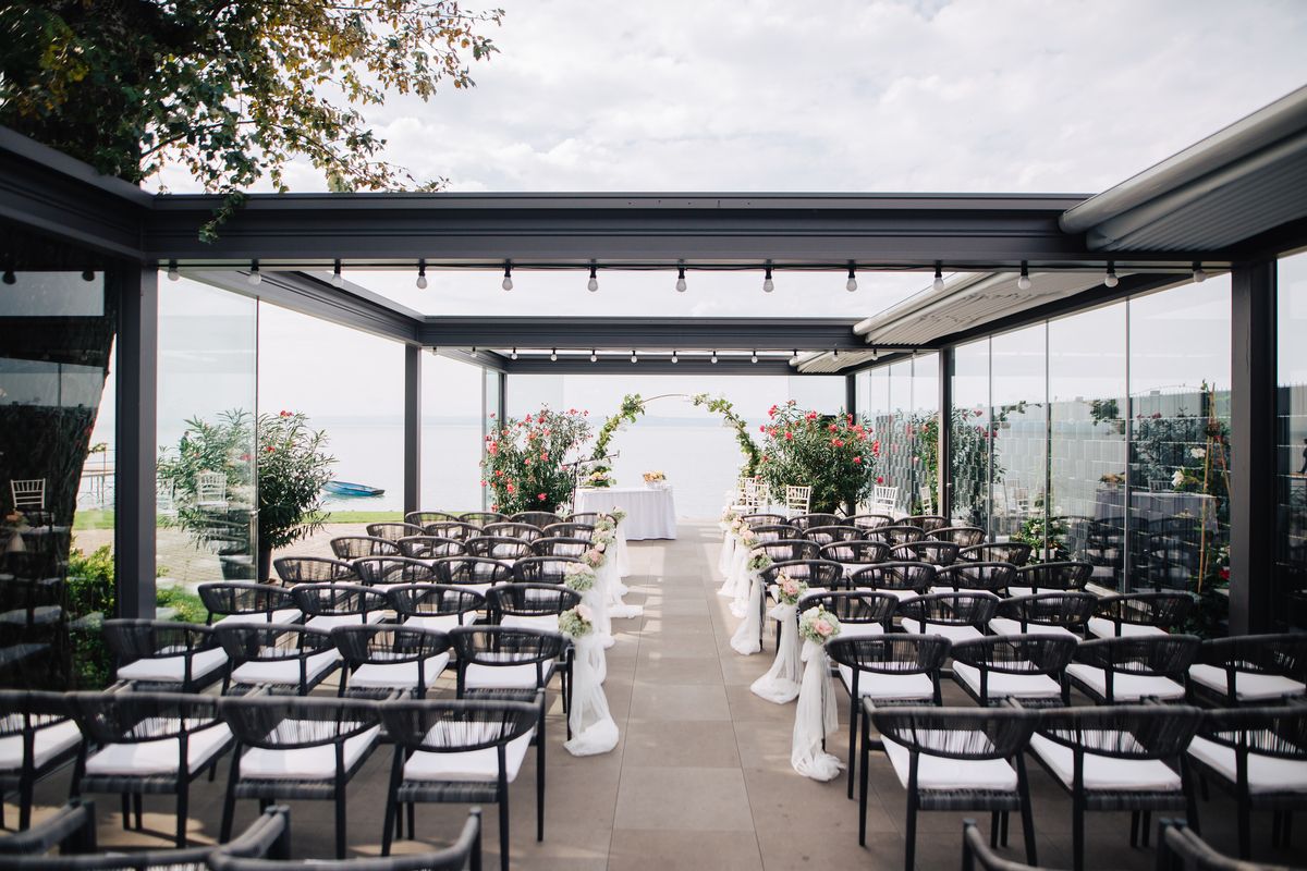 Lake Balaton wedding ceremony at Tópart Hotel by the waterfront