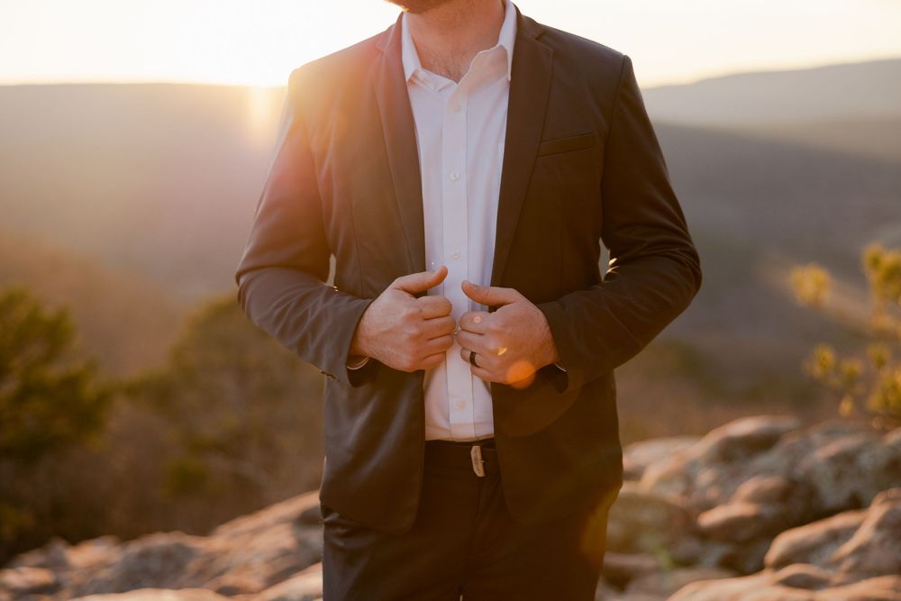 groom buffalo river elopement