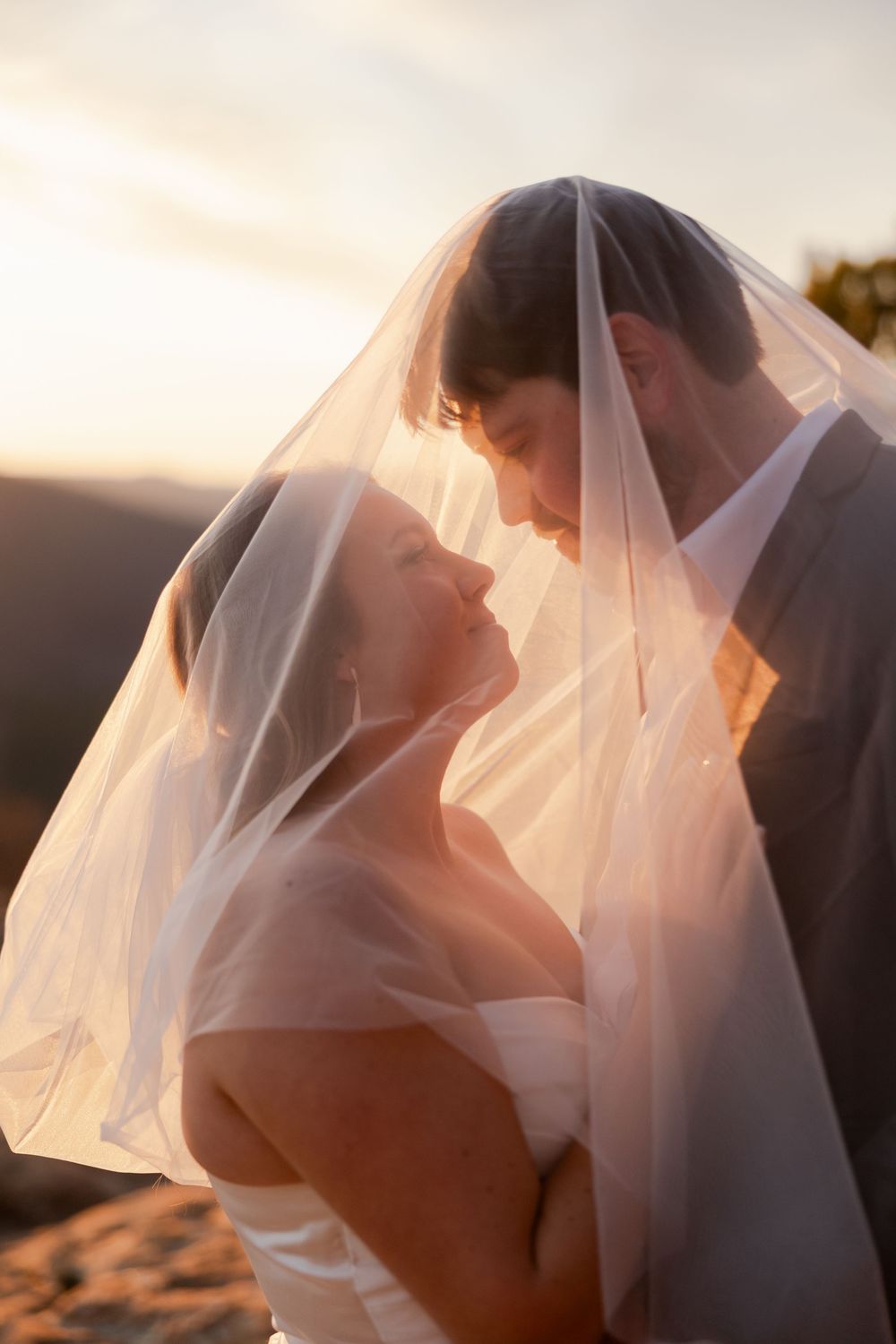 veil shot bride and groom arkansas elopement