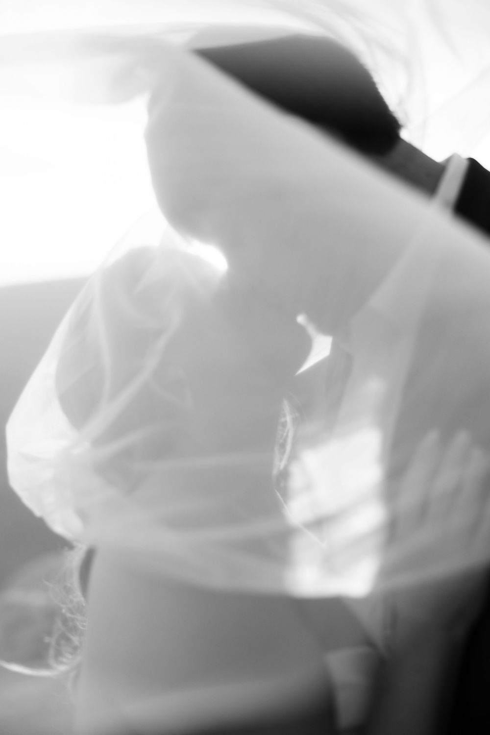 veil black and white arkansas elopement