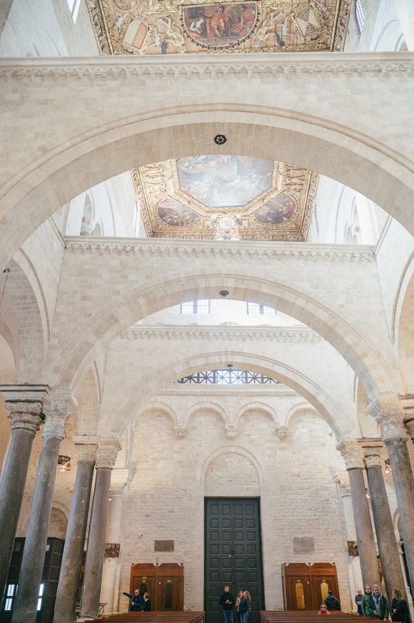 Destination Wedding photographer, Puglia Wedding, tenuta pinto italien, Basilika San Nicola, Destination Wedding