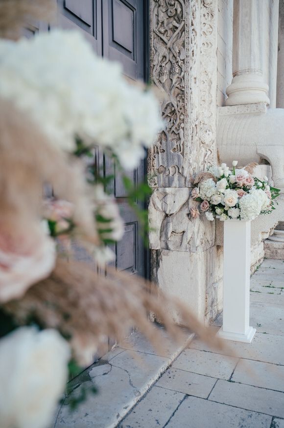 Destination Wedding photographer, Puglia Wedding, tenuta pinto italien, Basilika San Nicola, Destination Wedding