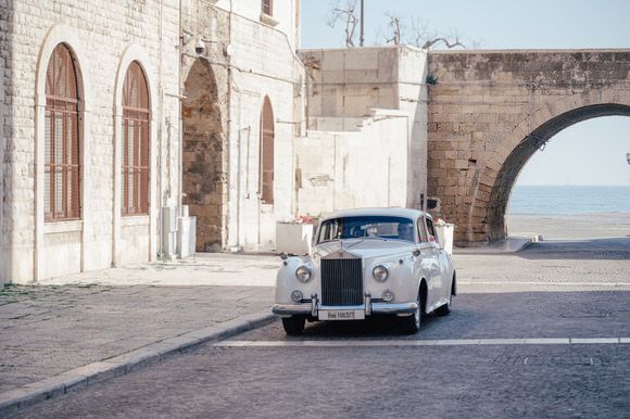 Destination Wedding photographer, Puglia Wedding, tenuta pinto italien, Basilika San Nicola, Destination Wedding