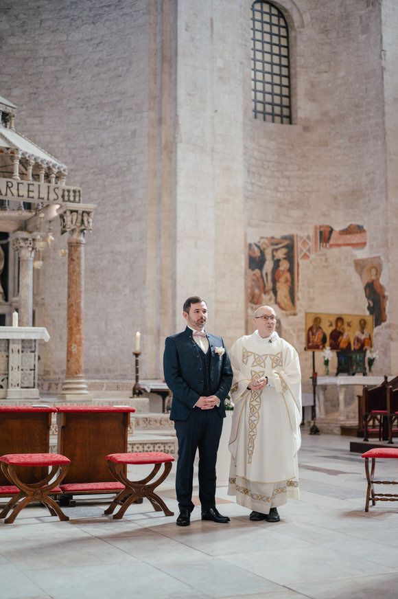 Destination Wedding photographer, Puglia Wedding, tenuta pinto italien, Basilika San Nicola, Destination Wedding