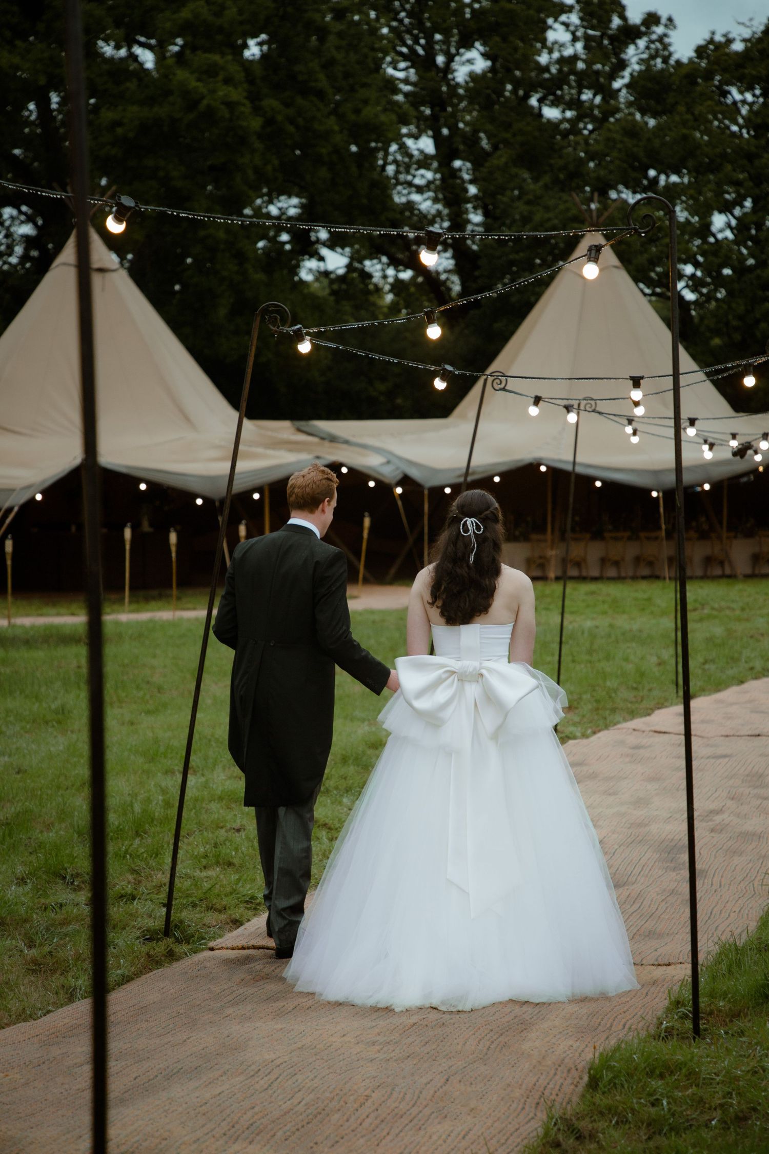 wedding photography tents marque bride and groom wedding photography lights luxury wedding