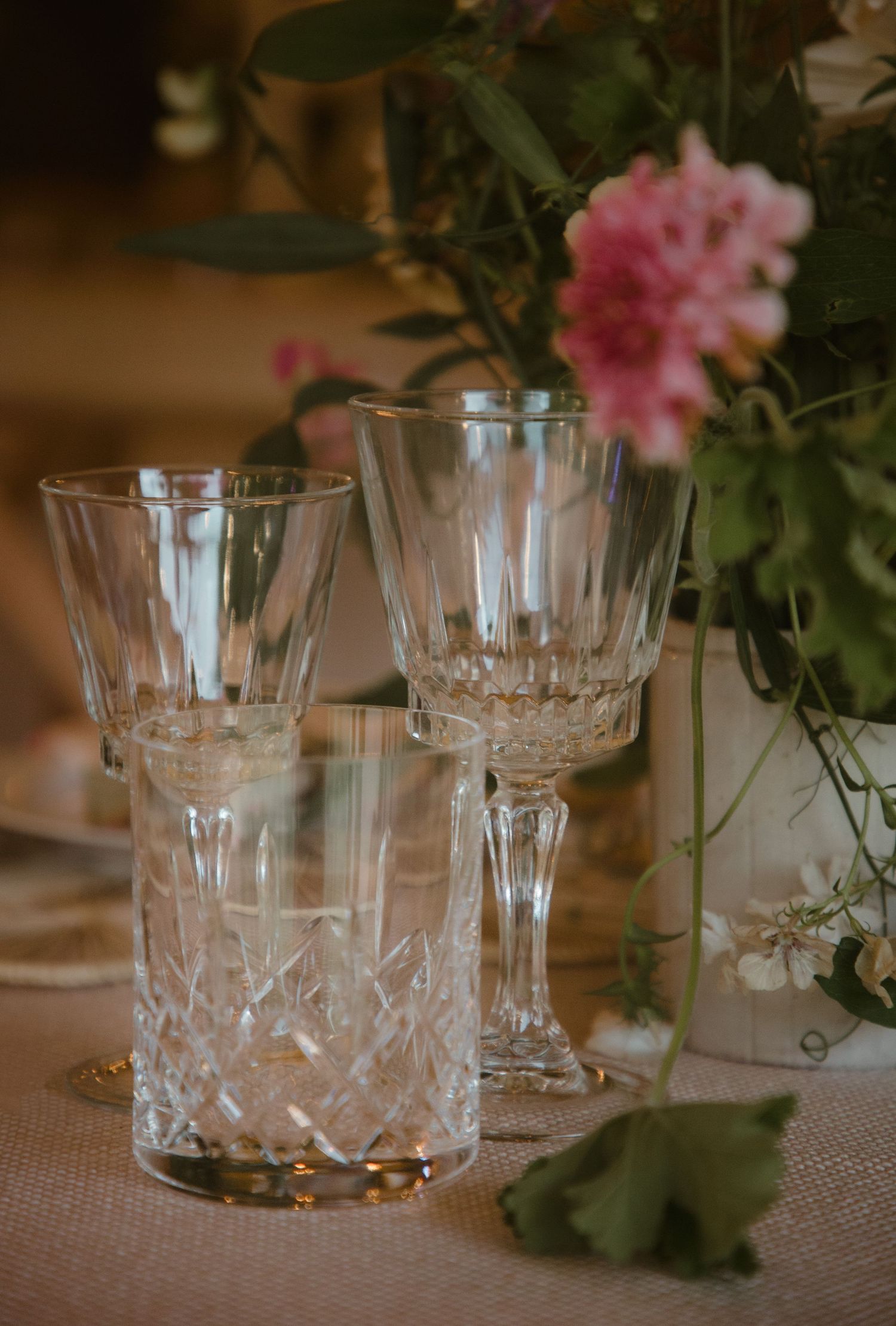 wedding table glasses crystal photography details candid photography