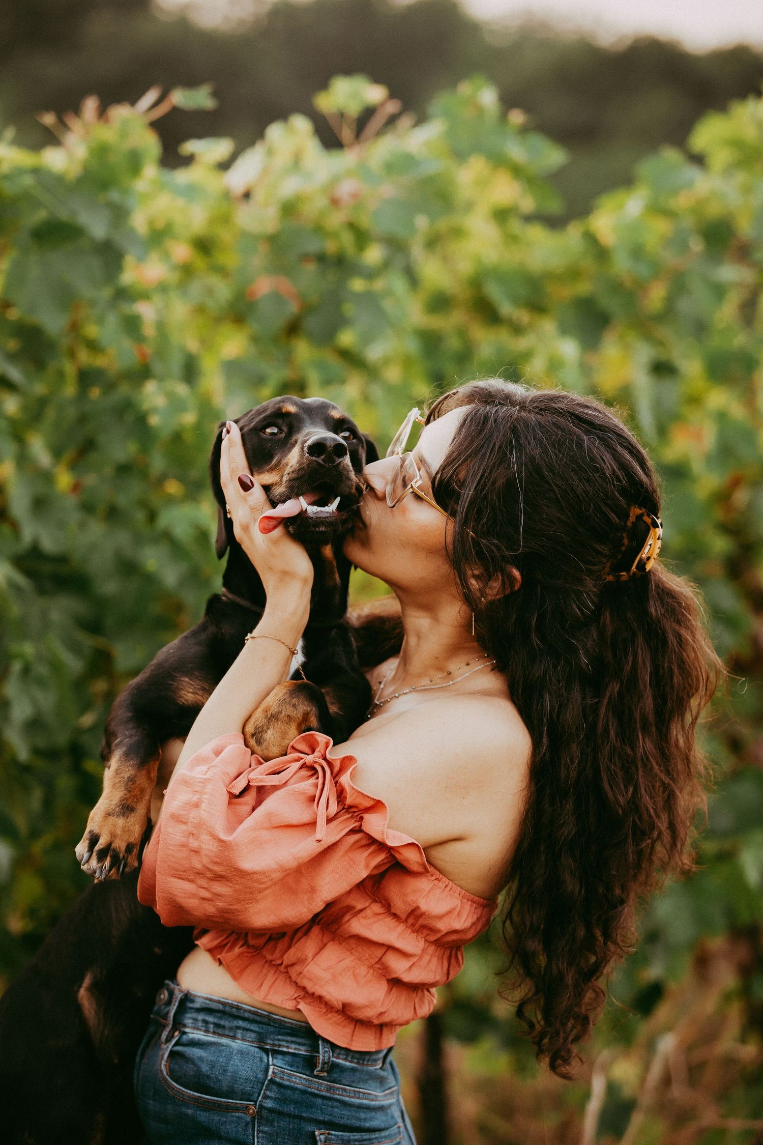 IO Gabriella con la mia cagnolina Nauli durante un servizio fotografico.