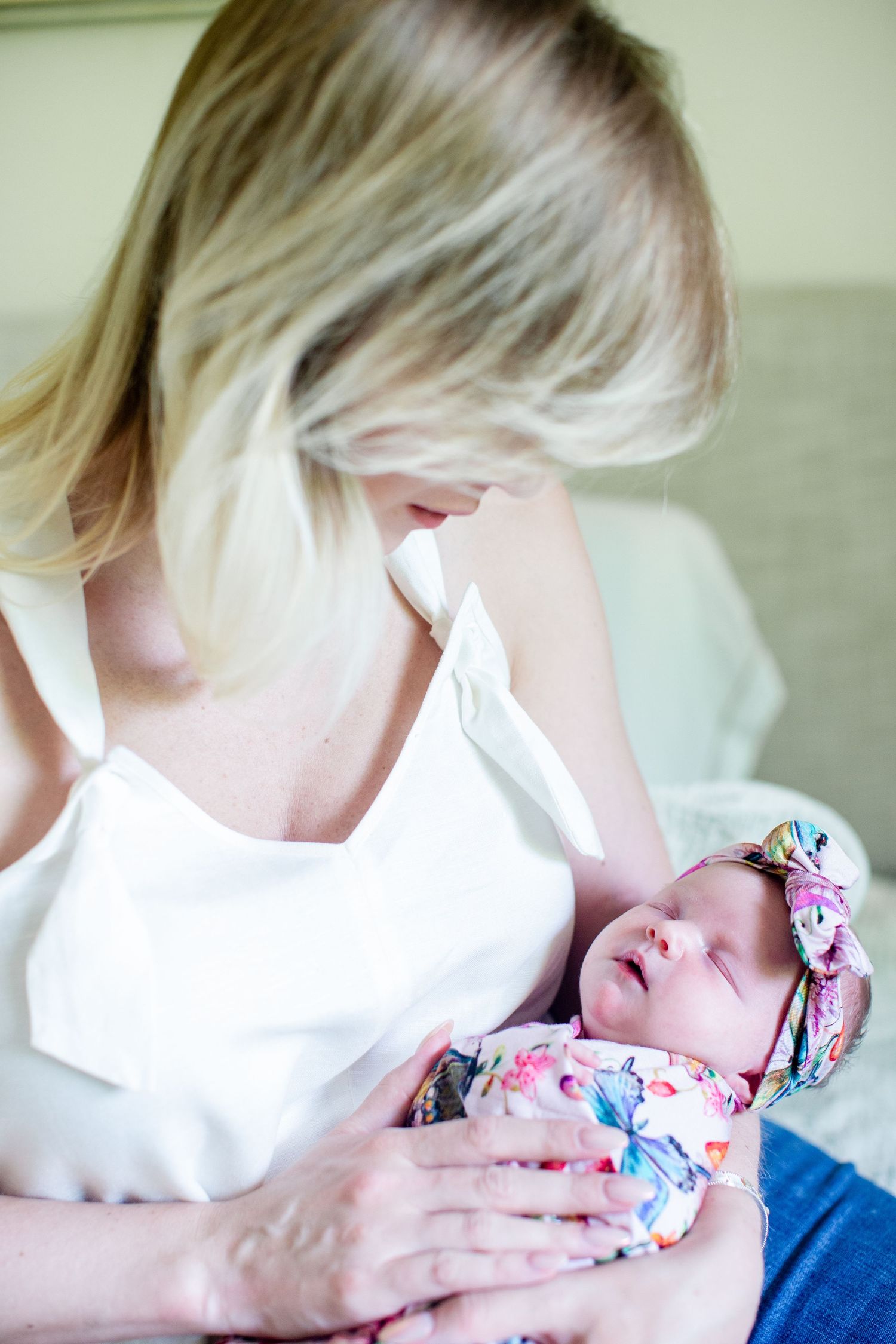 Newborn portrait. Mother and baby. Guaynabo, Puerto Rico.
