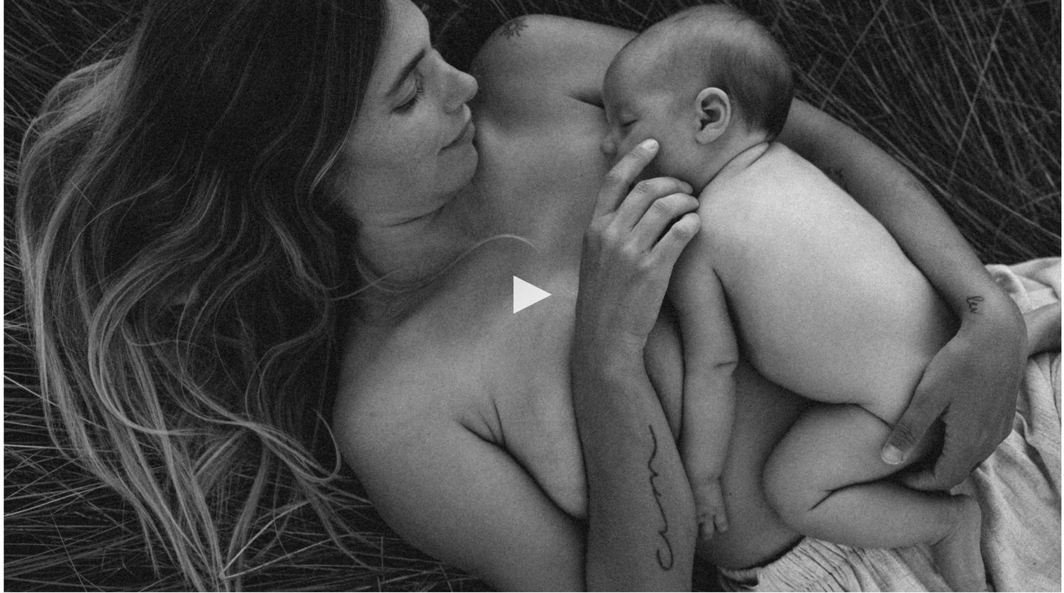 Javea Photographer specializing in emotional family and motherhood photography on the Costa Blanca. Sunset sessions, storytelling