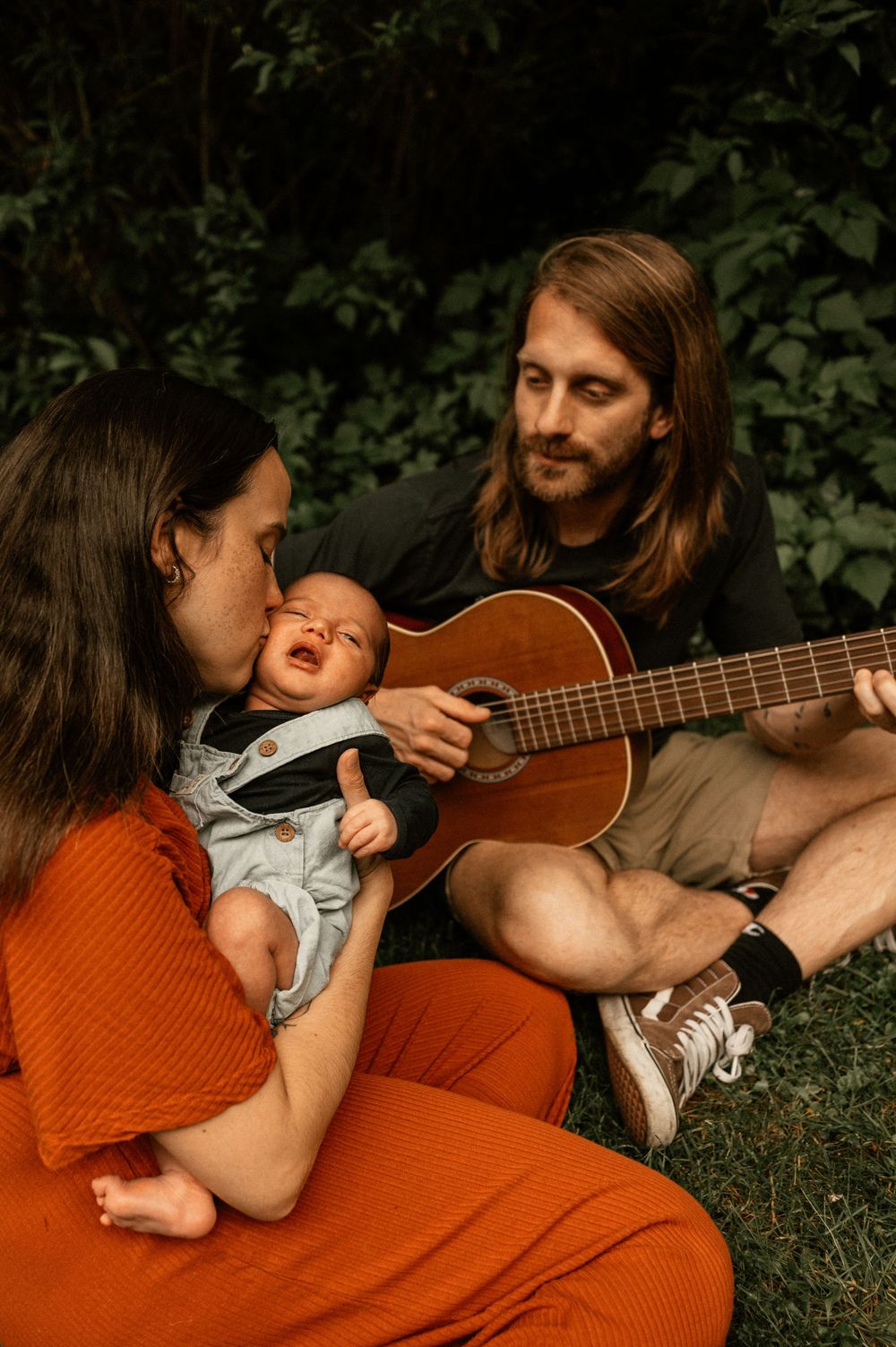 Lifestyle Photography by Marina Dams Outdoors Newborn Photoshoot Vancouver