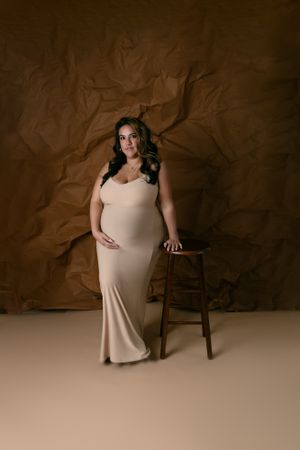 Orlando Maternity Photography, Sanford Maternity Photography, pregnant mom posing in front of rock wall background