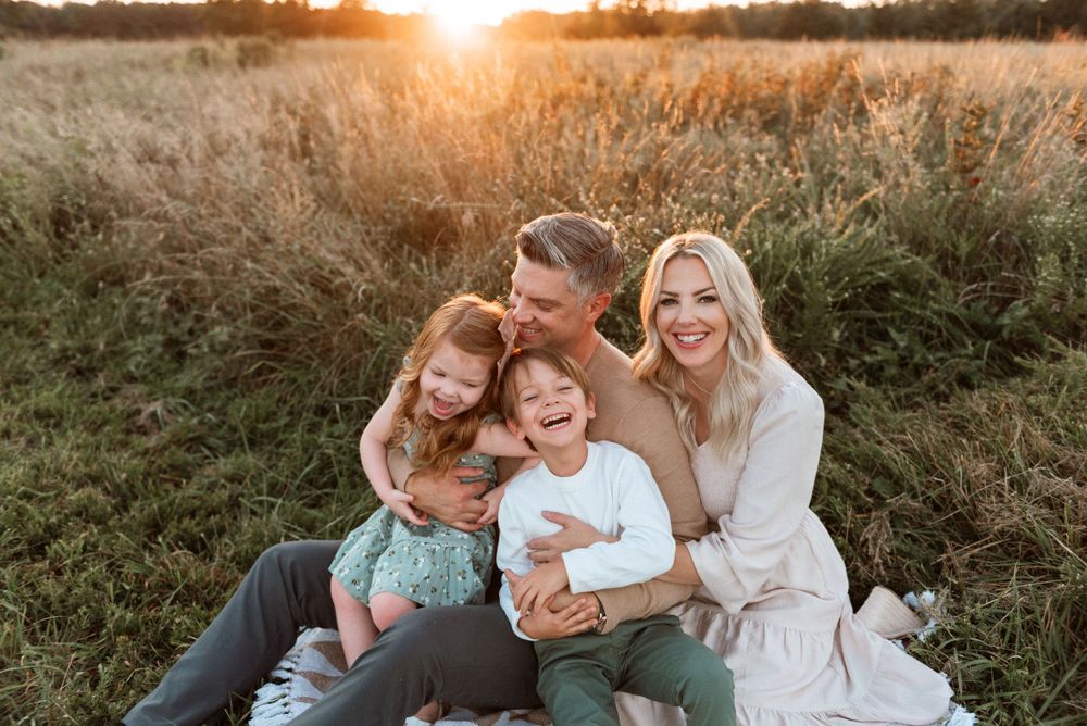 nova family photographer, open field, photo shoot, sunset, northern va, lorton, woodbridge, family photo photography
