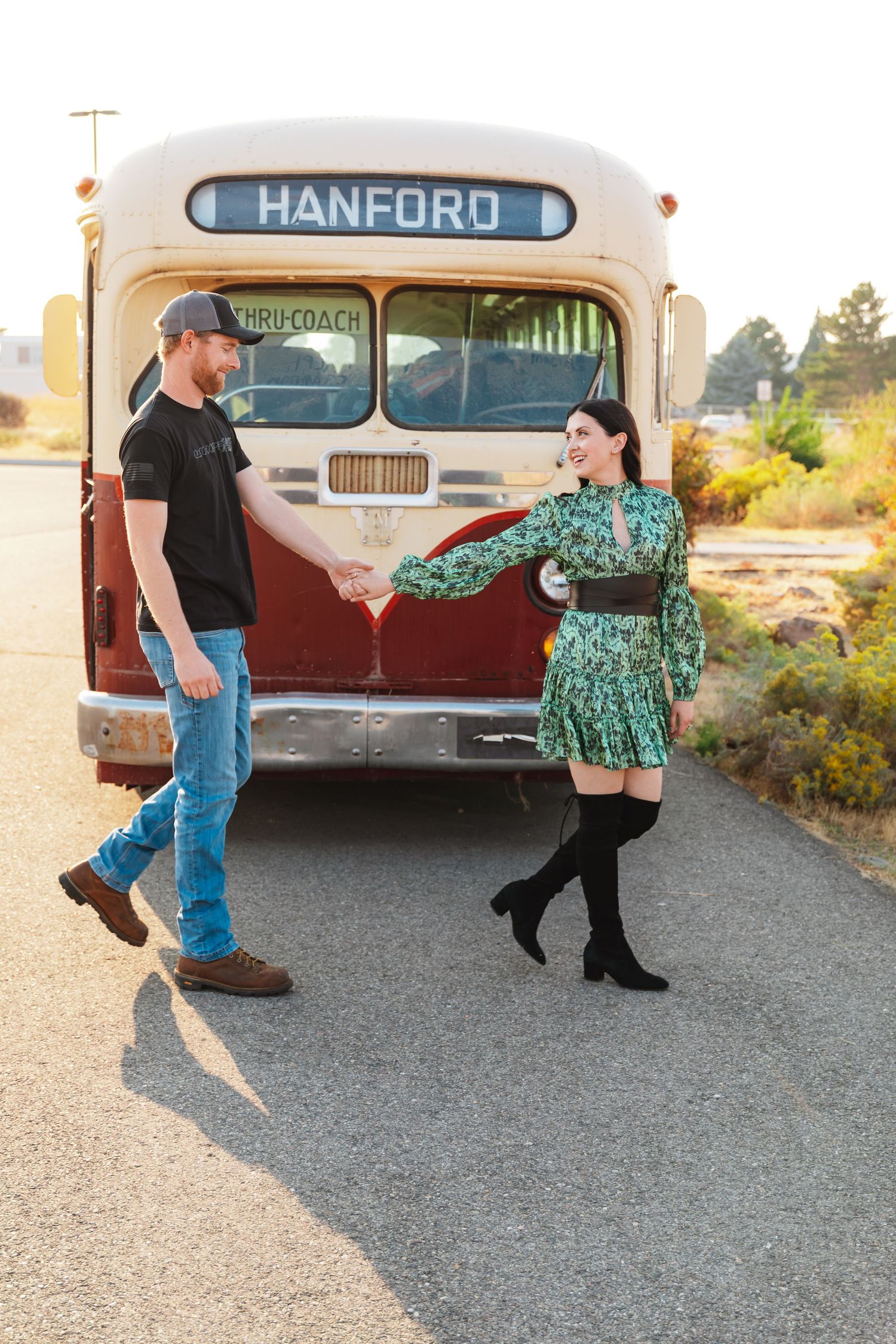 Reach bus couple session