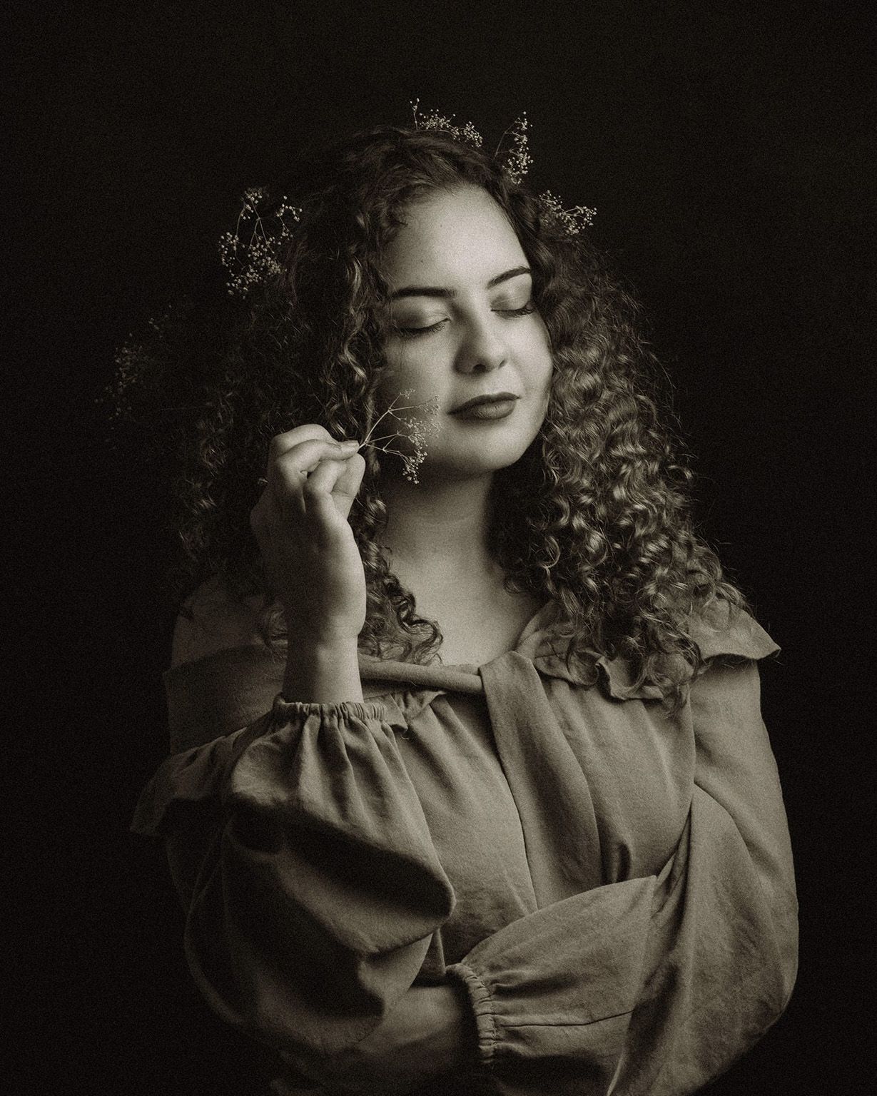 Portrait of a woman in studio, Studio photography. Modeling. Fashion photography, dramatic lighting.