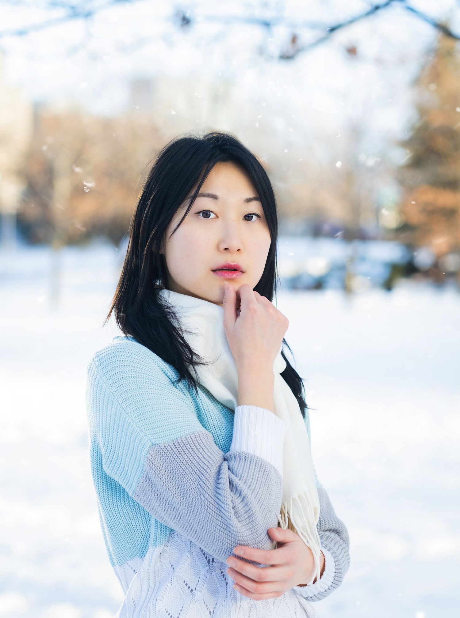 Portrait of a woman in a park during winter, Outdoor photography. Modeling. Fashion photography