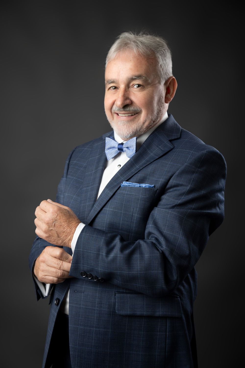 Miami Professional Headshot near me man with blue suit