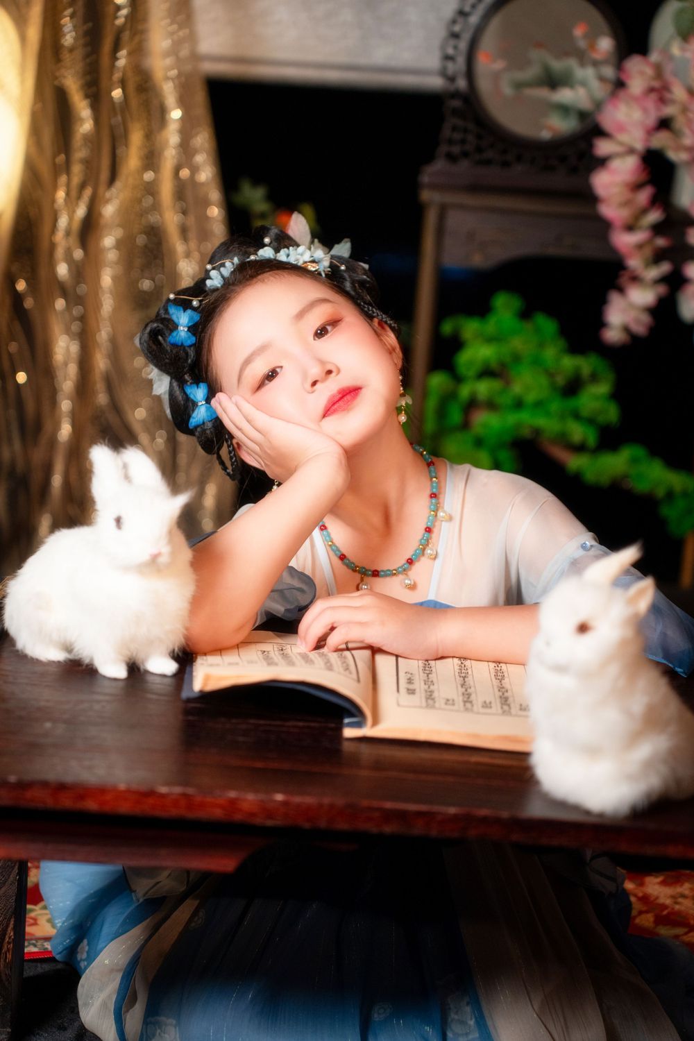 Beautiful kids Tang Dynasty Hanfu studio photography with sparkling golden props, captured by Imagine Image Studio Auckland.
