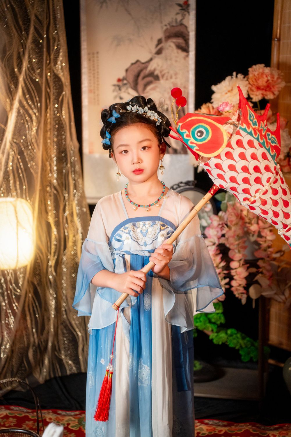 Beautiful kids Tang Dynasty Hanfu studio photography with sparkling golden props, captured by Imagine Image Studio Auckland.