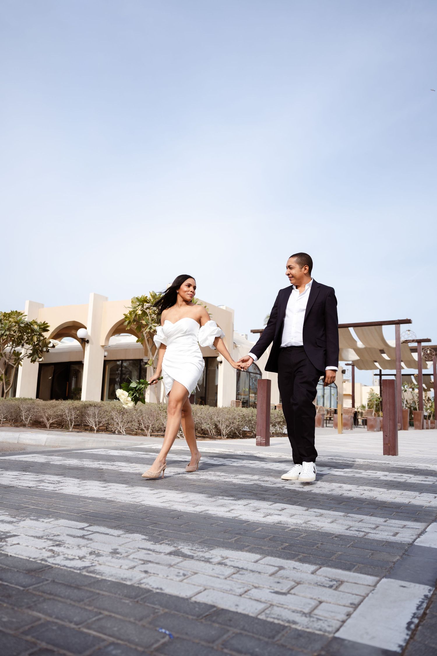 Best photographer abu dhabi souq al mina urban couples photoshoot