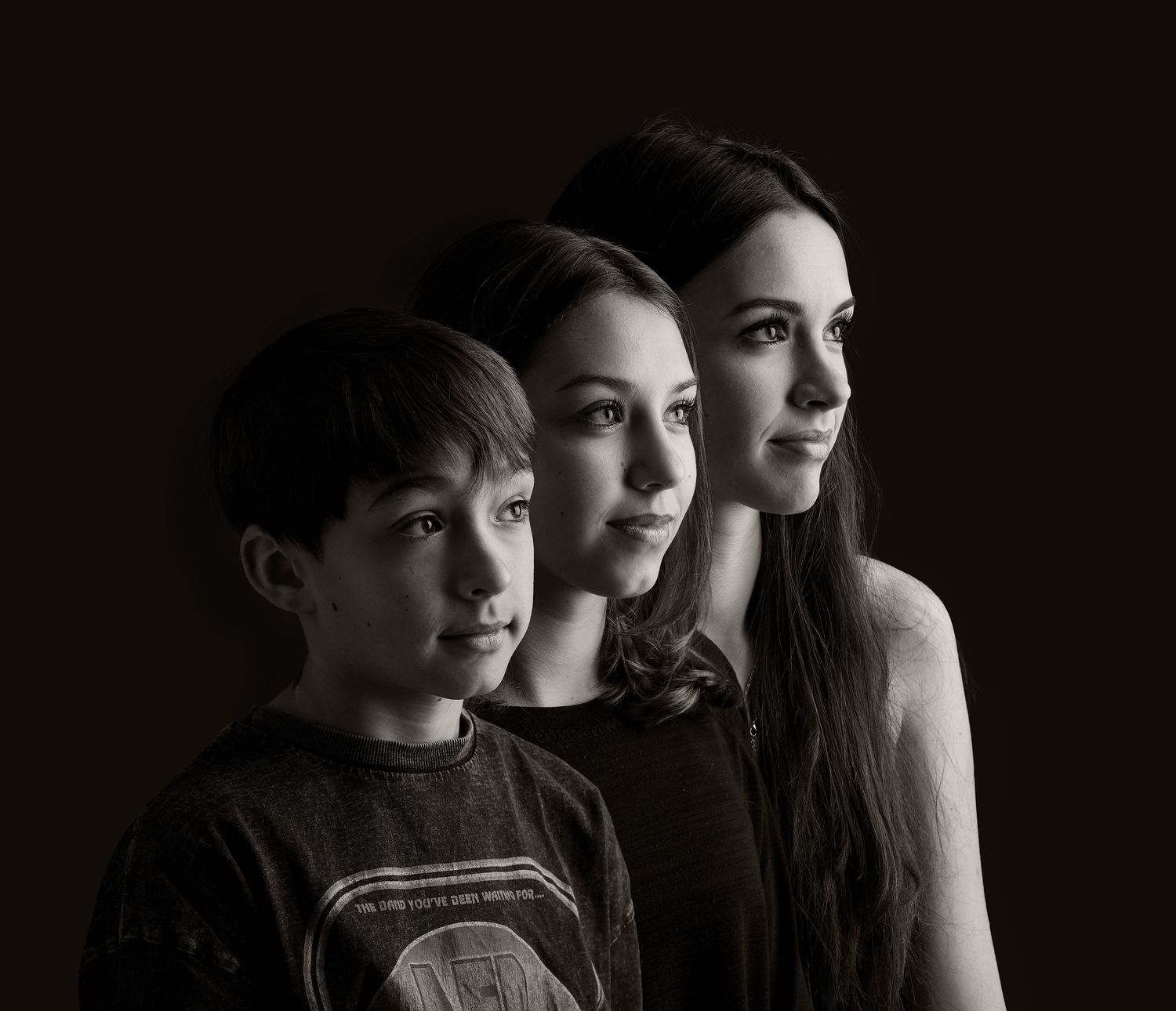 Profesionalni otroški portret v studiu Foto Colarič v Krškem – nežna studijska fotografija otroka za družinski album.