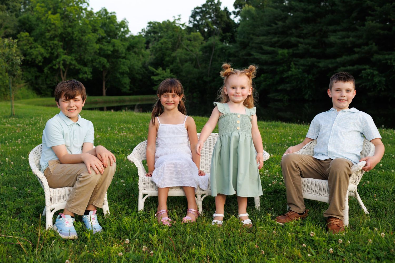 Siblings sit on a blanket next to Lake Mattoon for their portrait.