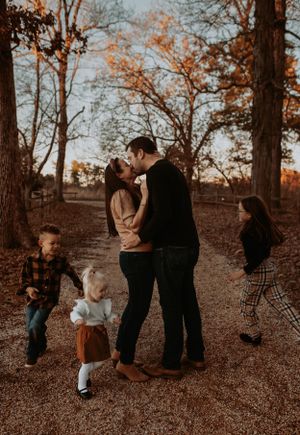 Franklin County photographer, Missouri photographer, STL photography, candid wedding, family, portraits near me, fall photography near me.