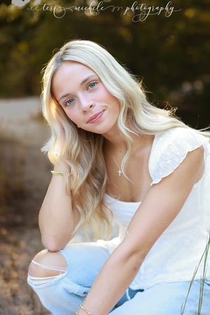 High school senior photography in Klondike Park, Augusta, Missouri, beautiful natural light photography by Teri Michele Photography