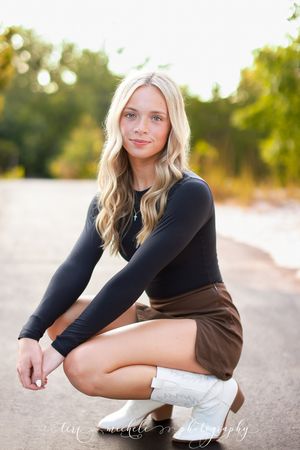 High school senior photography in Klondike Park, Augusta, Missouri, beautiful natural light photography by Teri Michele Photography