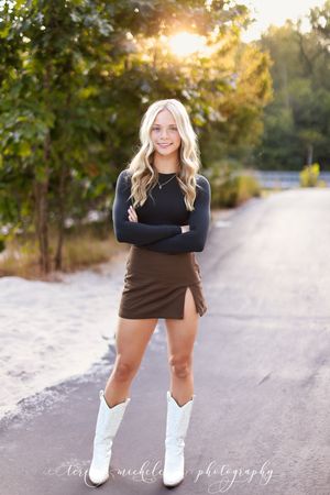 High school senior photography in Klondike Park, Augusta, Missouri, beautiful natural light photography by Teri Michele Photography