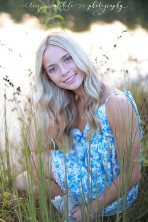 High school senior photography in Klondike Park, Augusta, Missouri, beautiful natural light photography by Teri Michele Photography