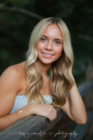 High school senior photography in Klondike Park, Augusta, Missouri, beautiful natural light photography by Teri Michele Photography