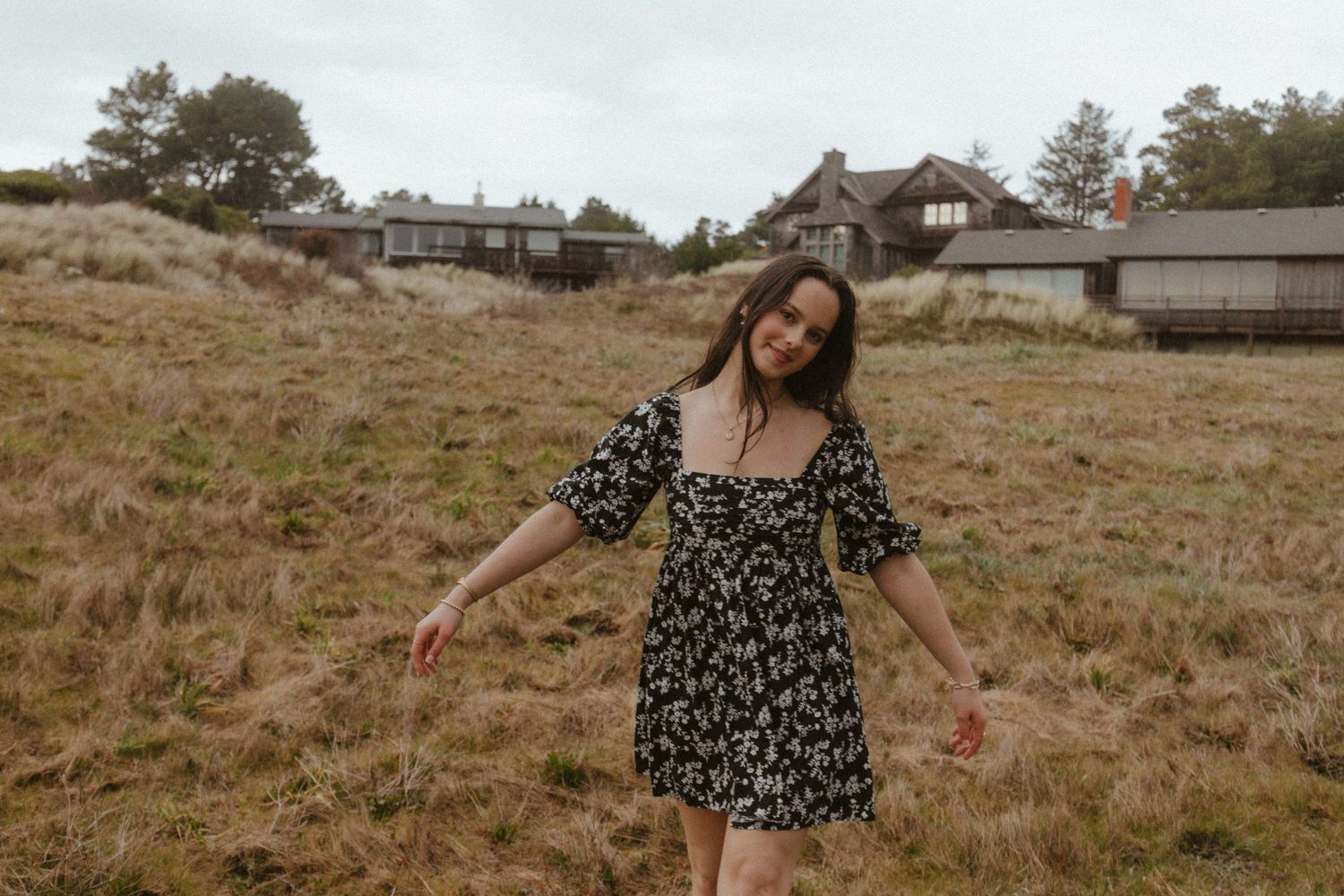 coastal senior portrait - Family, Portrait  & small wedding photographer based in Astoria, OR and serving the Oregon Coast
