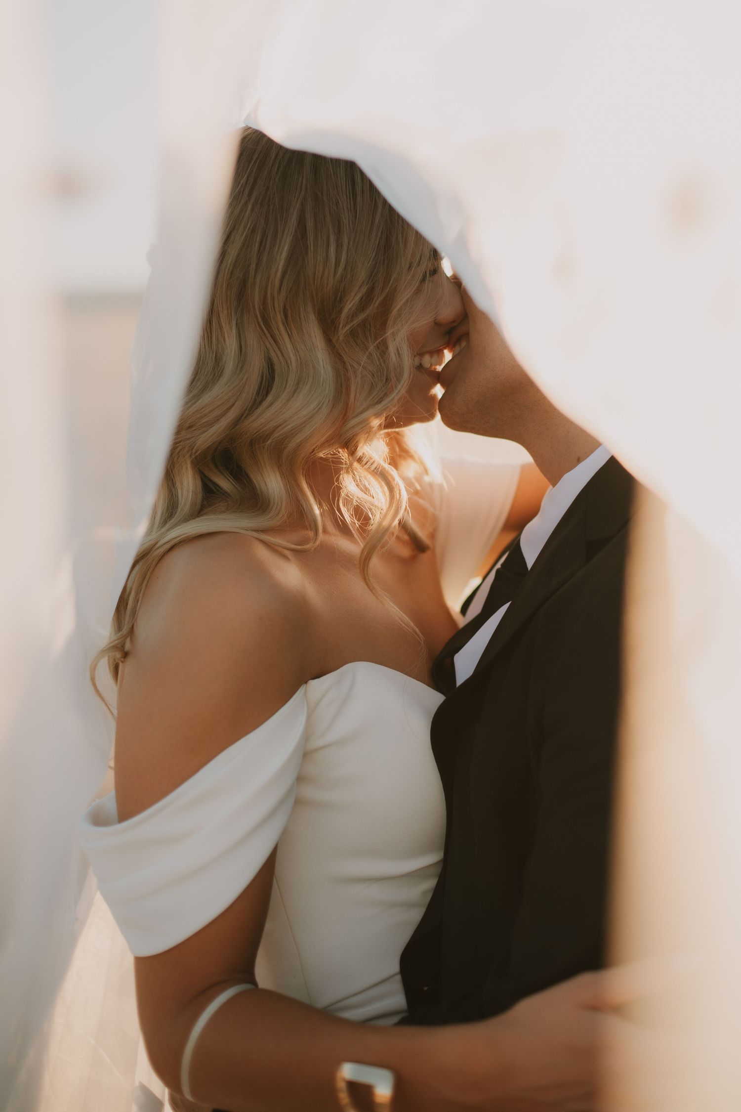 Romantic wedding portrait of a newly married couple surrounded by the natural beauty of the Karoo in South Africa.