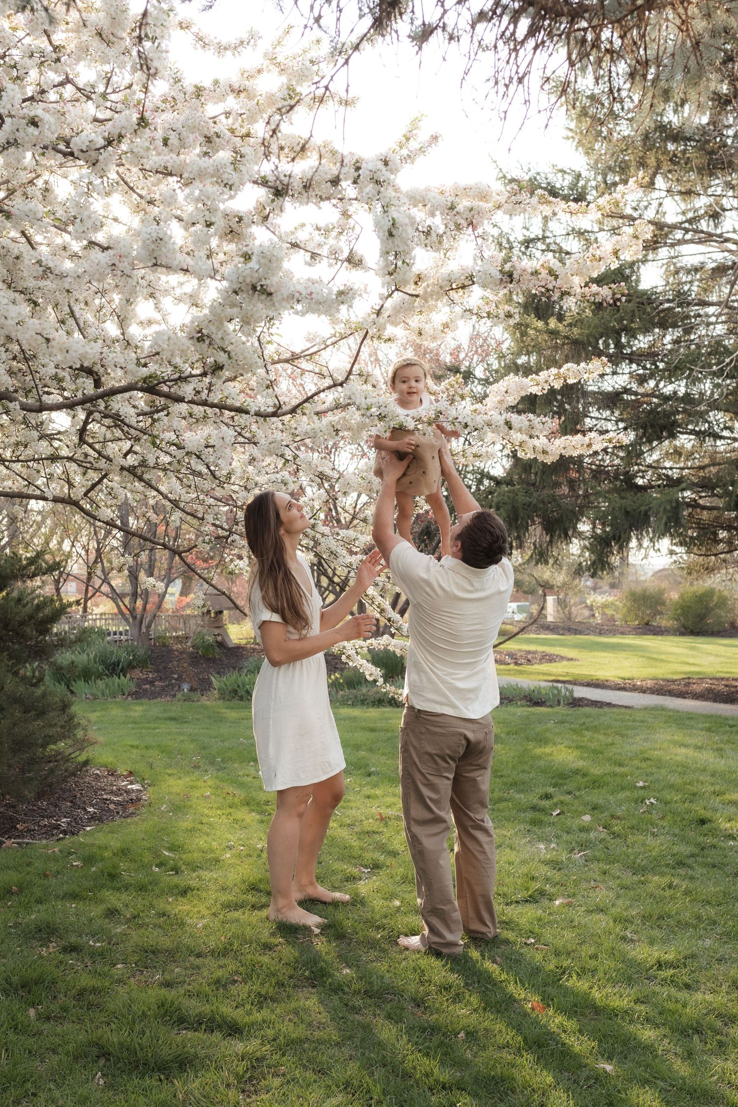 spring family session at shelter gardens in Columbia Missouri