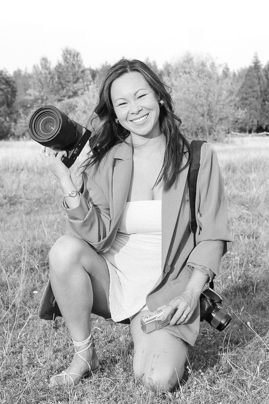 Black and white lifestyle maternity photos in casual outdoor setting.