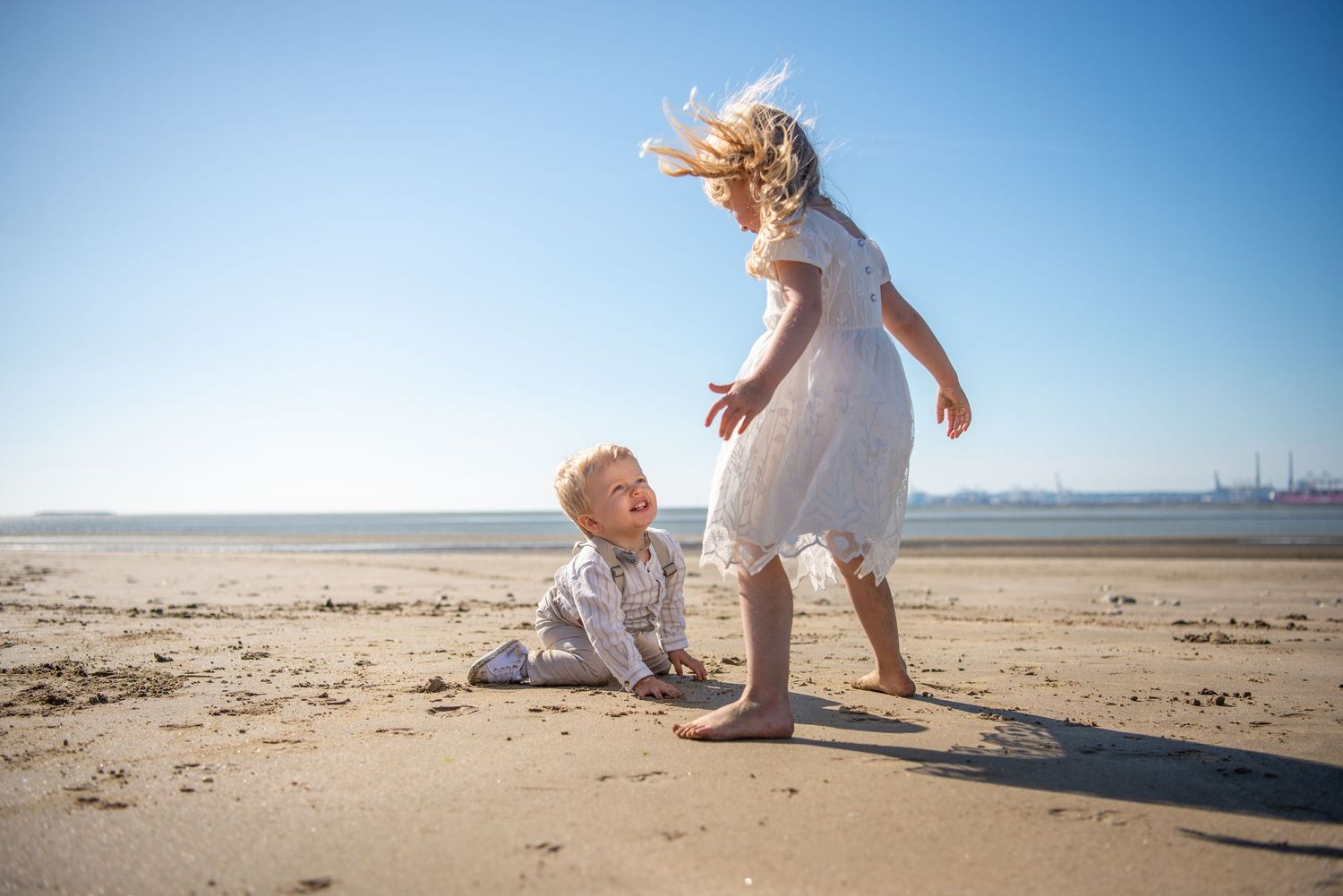 Fotoshoot Hengelo, trouwfotografie Enschede, gezinsfotograaf Almelo, zwarte achtergrond fotografie Twente