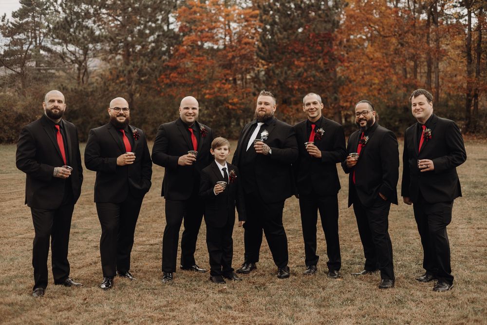 Groomsmen goofing off | byjordanphotography