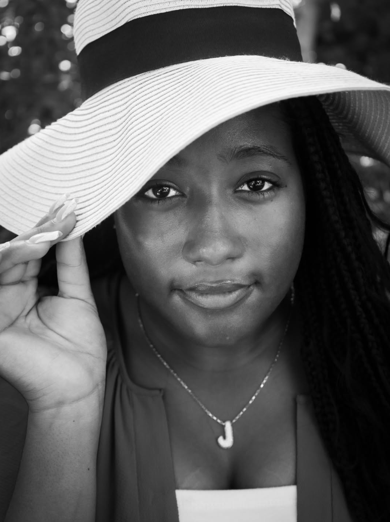 Classy senior portrait of young girl in Troy NY.